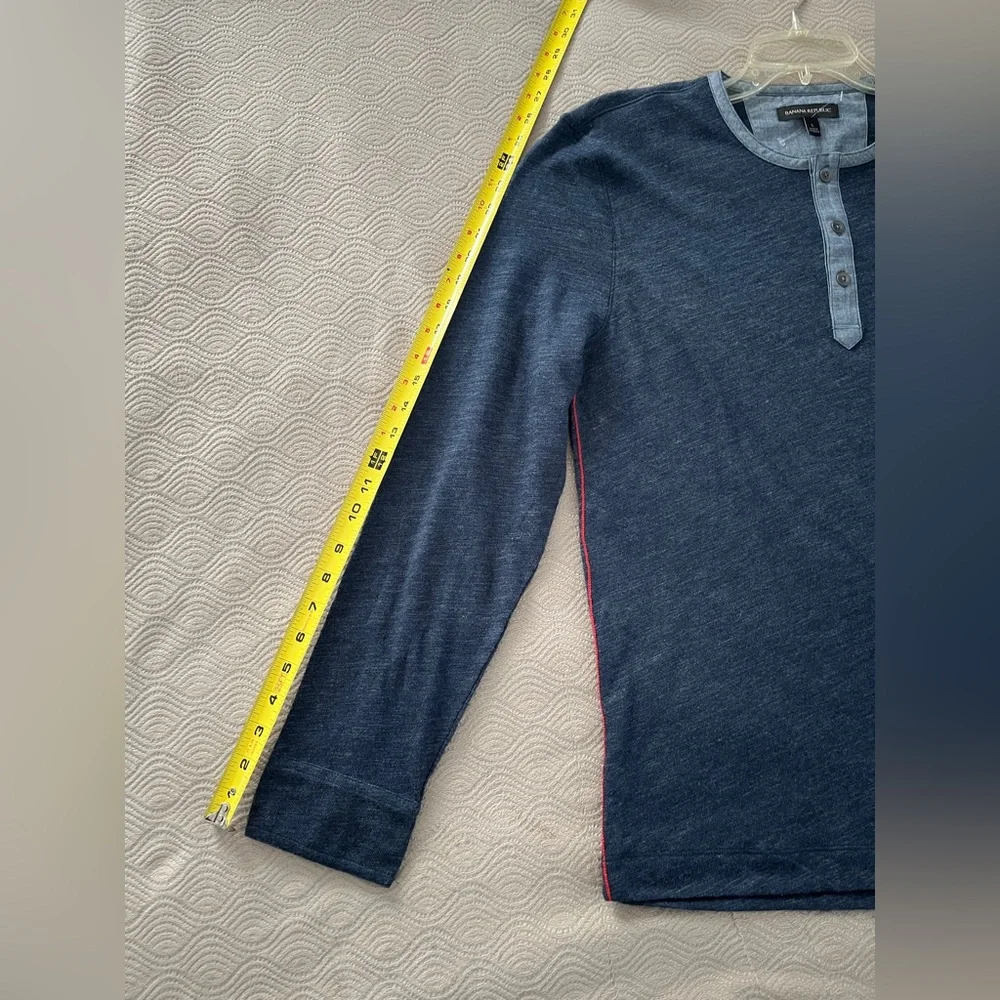 Banana Republic men’s top in blue size large